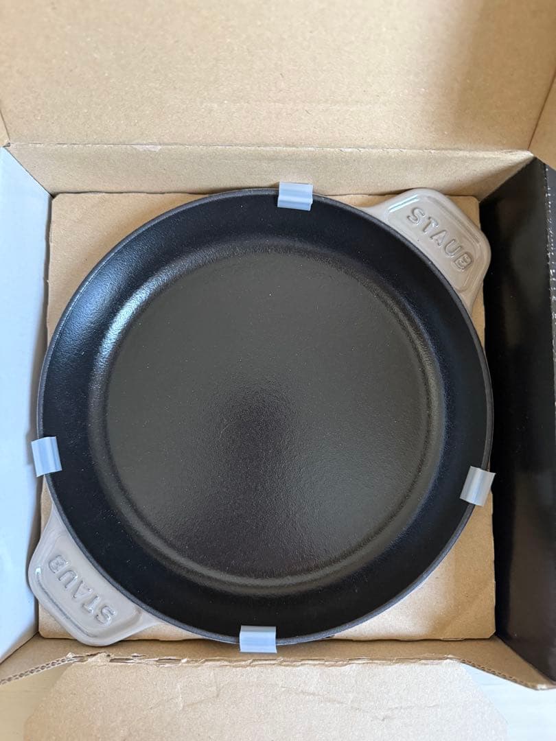 【新品未使用】STAUB ミナペルホネン　ラウンドホットプレート　リネン20㎝