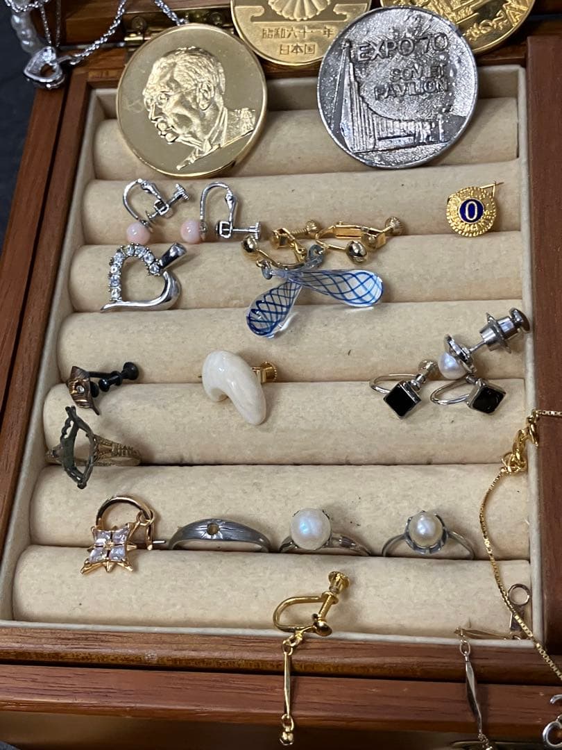 遺品整理 指輪 ネックレス イヤリング 腕時計　ブローチ カフス 金盃