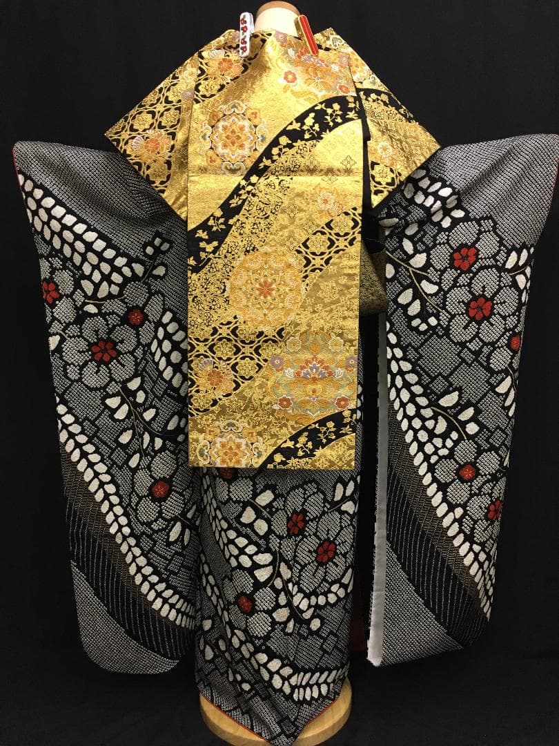 総絞り 黒地 下り藤枝葉花 振袖 黒金全通柄袋帯 振袖単品