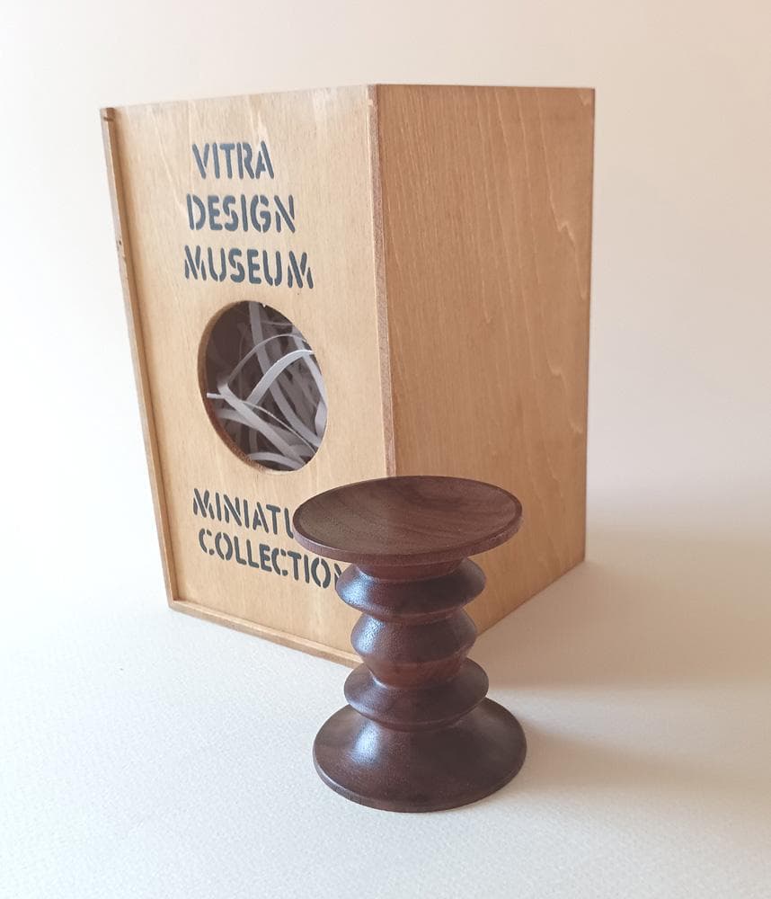 Vitra（ヴィトラ） ミニチュア ウォルナット スツール Modell A