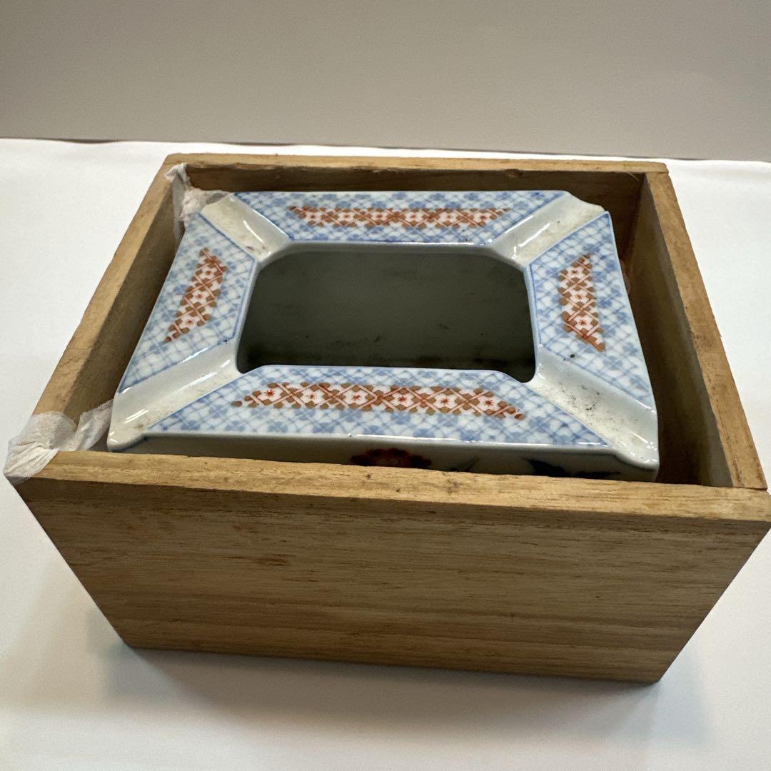 古い灰皿　別の箱付き　柿右衛門 有田焼？