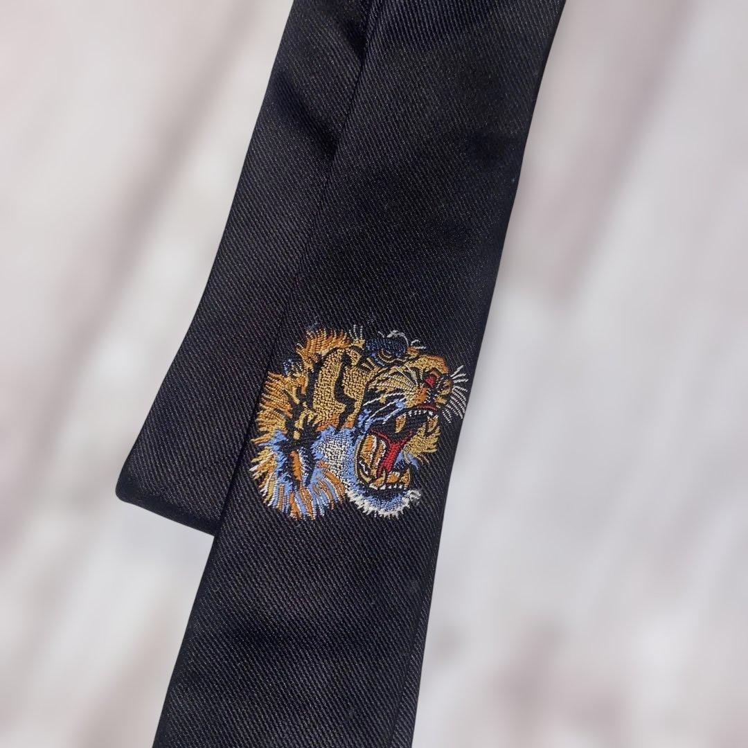 GUCCI トラ刺繍 黒ネクタイ
