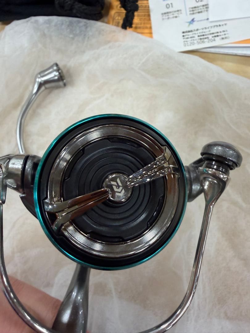 新品　ダイワ スピニングリール 25エメラルダス AIR LT2500S