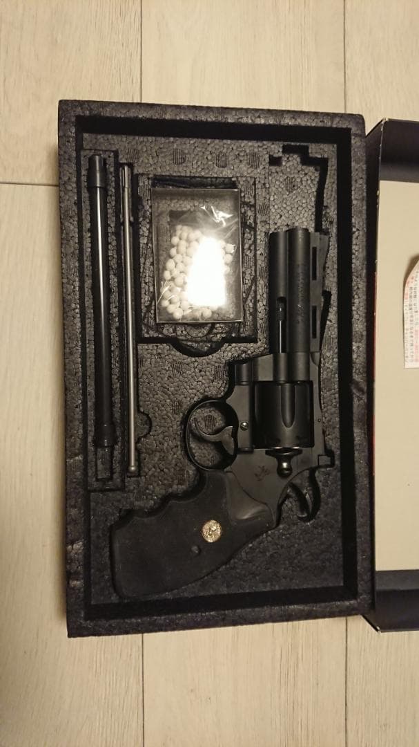 PYTHON .357mag 4inch リボルバー