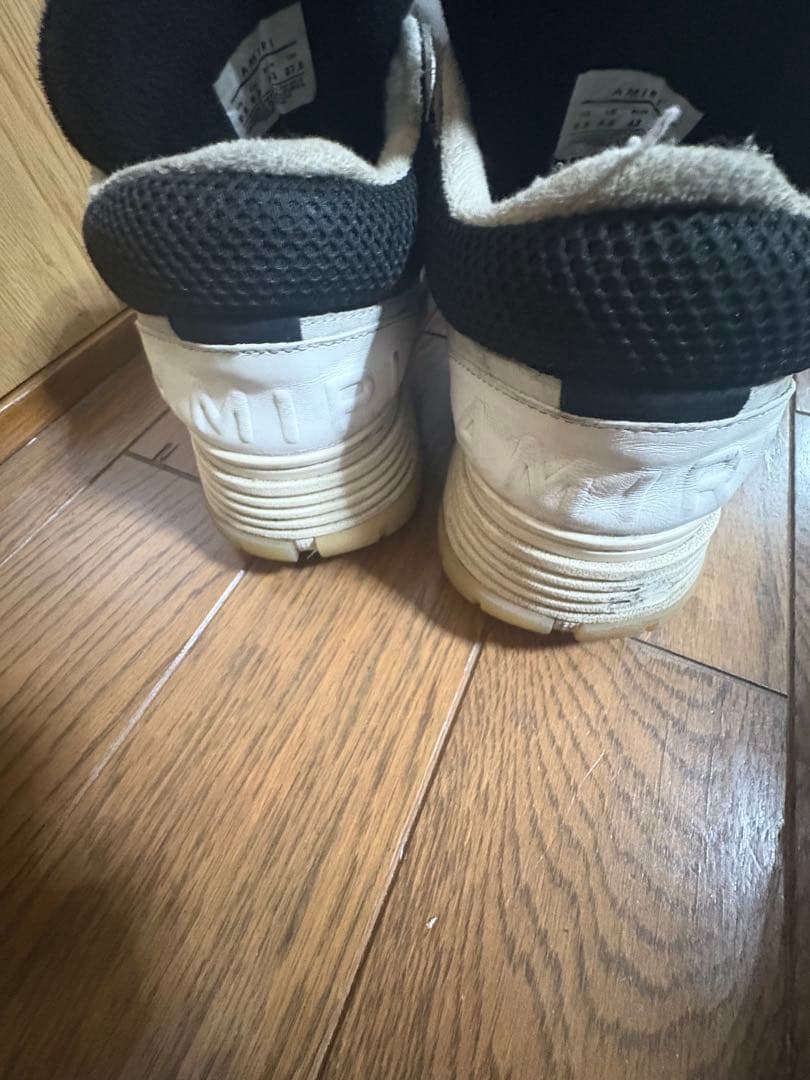 AMIRIスニーカー