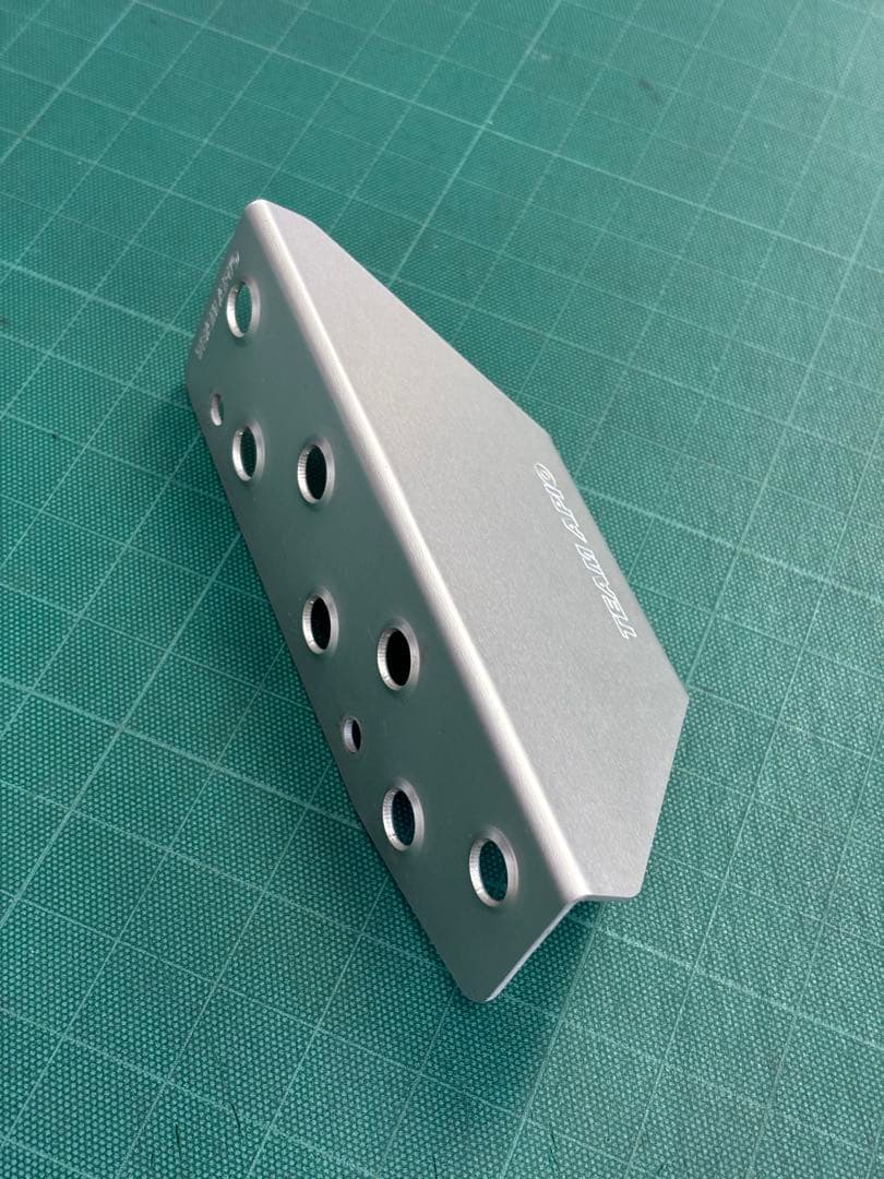 APIO製 MT車用フットレスト