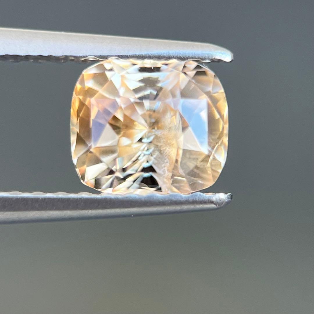 スリランカ産非加熱天然オレンジサファイアルース