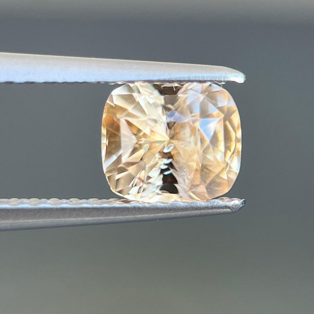 スリランカ産非加熱天然オレンジサファイアルース