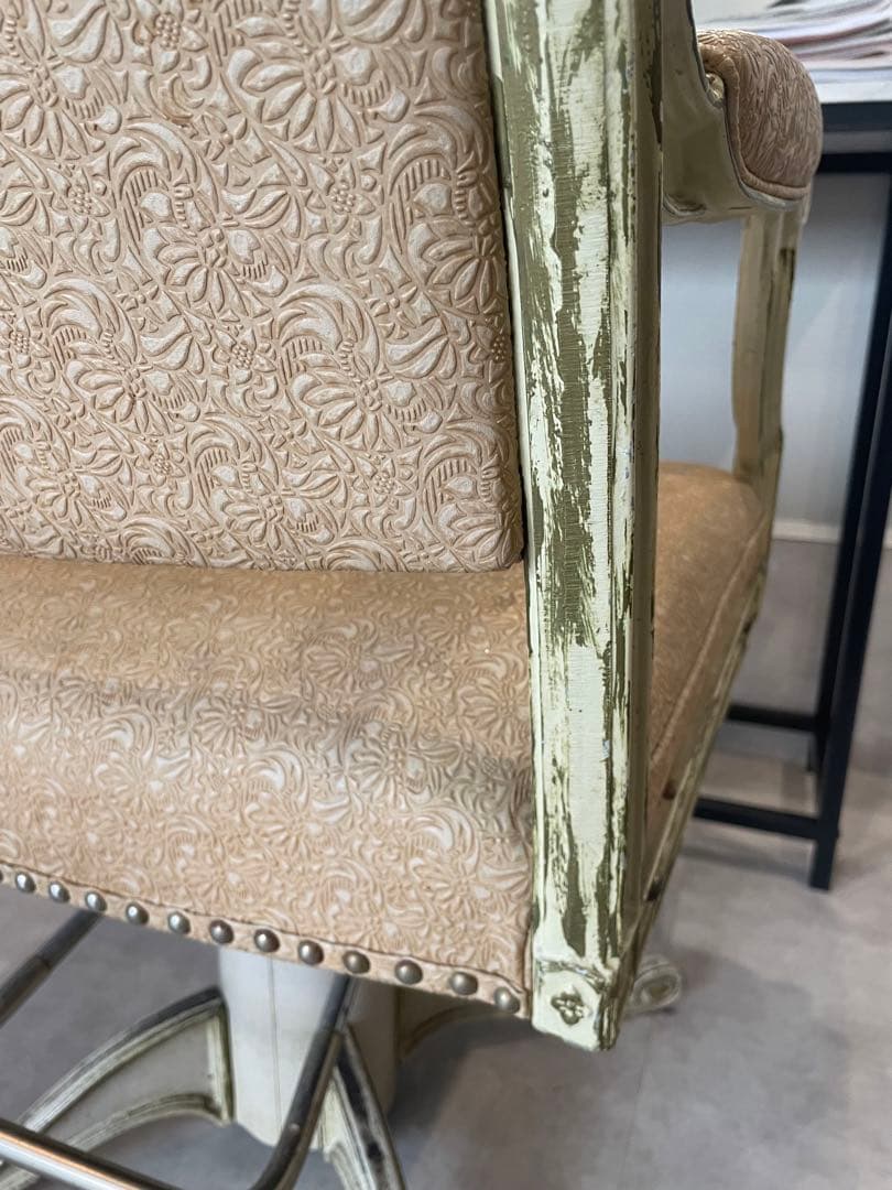 引き取り希望タカラベルモンテ椅子　アンティーク　猫脚　カット椅子サロンチェア