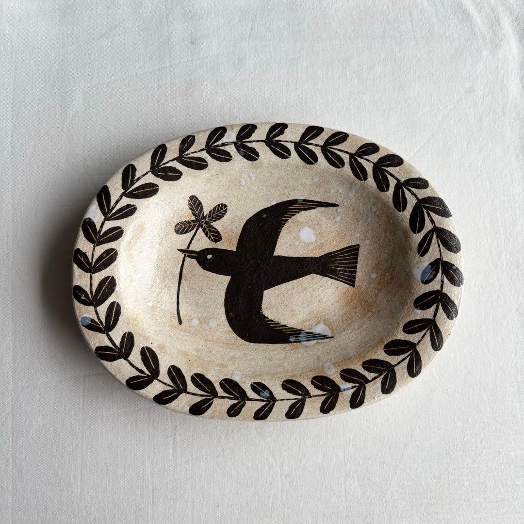 鹿児島睦　楕円　オーバルプレート　器　皿　鳩　ツバメ　鳥　草花　かごしままこと