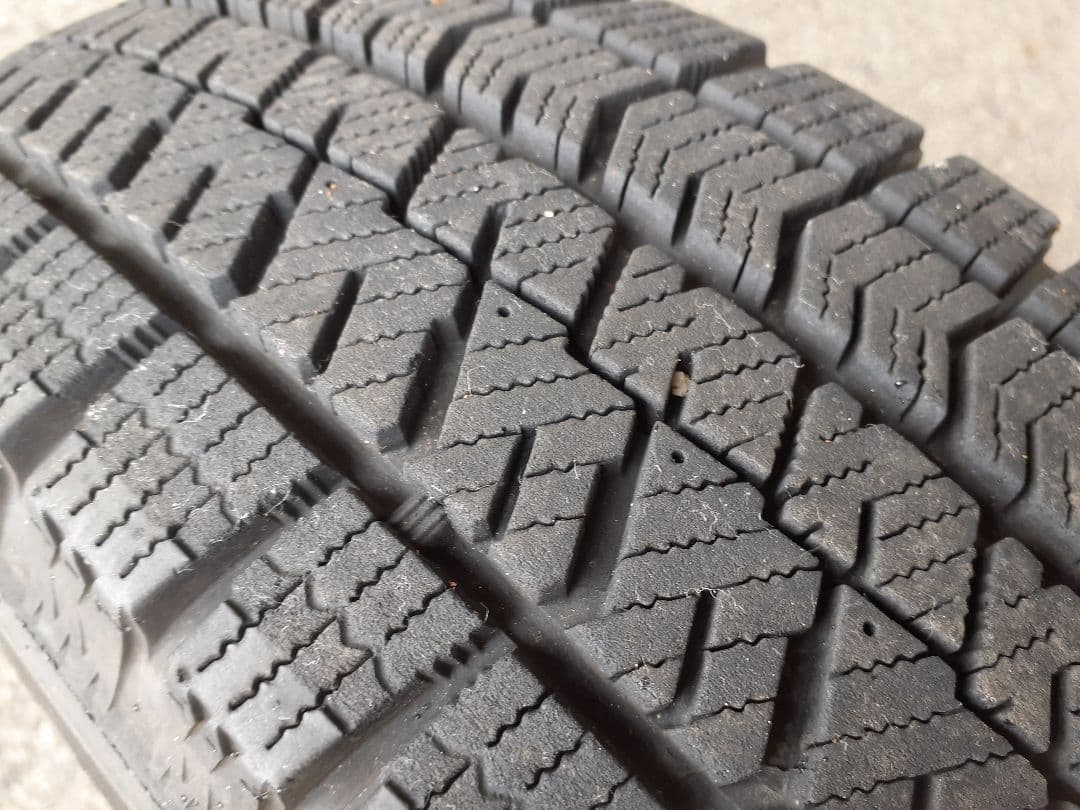 ブリヂストンスタッドレスタイヤ 155/65R14インチ　4本