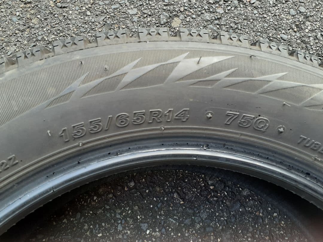 ブリヂストンスタッドレスタイヤ 155/65R14インチ　4本