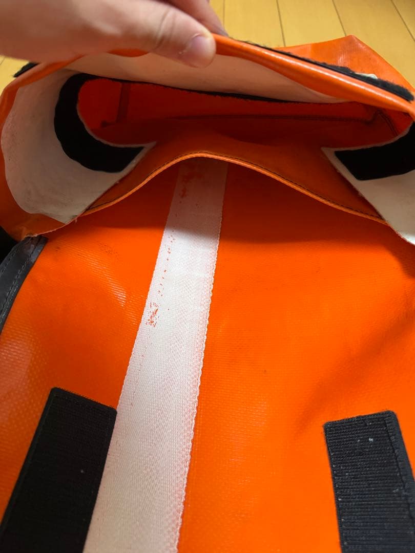 FREITAG F11メッセンジャーバッグ オレンジ/ホワイト