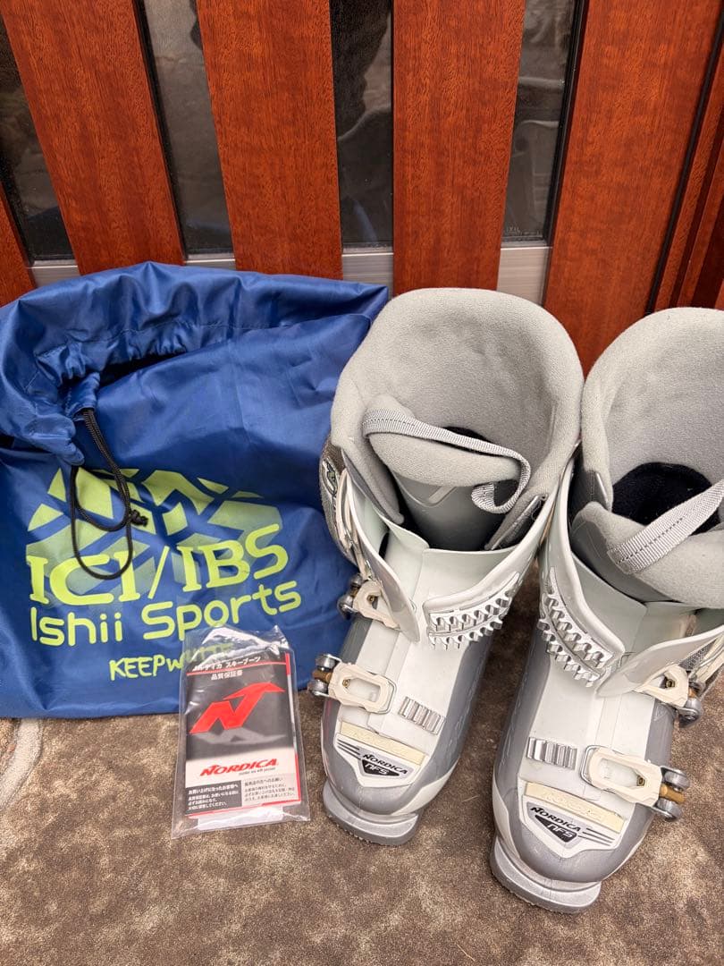 【一度のみ使用】Nordica スキーブーツ ホワイト/シルバー