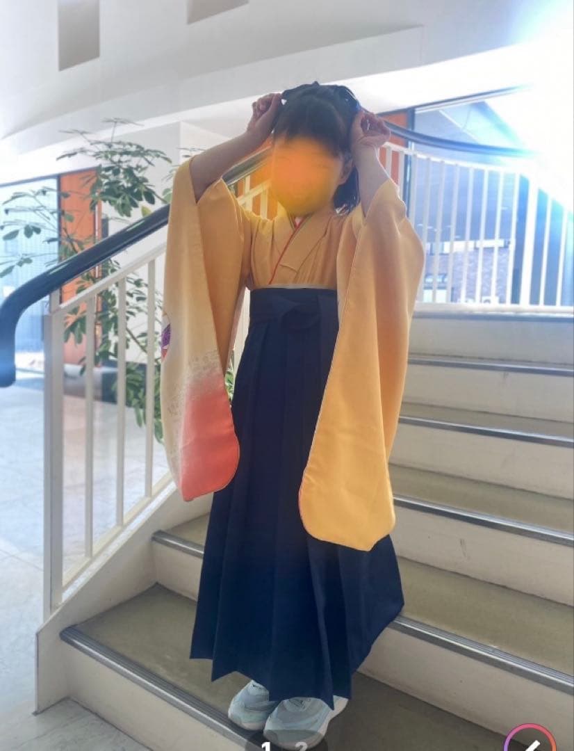 ピンク 花柄 着物。髪飾り。袴