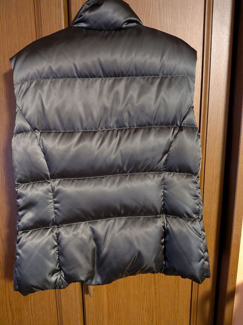 プラダ　ダウンベスト　極美品
