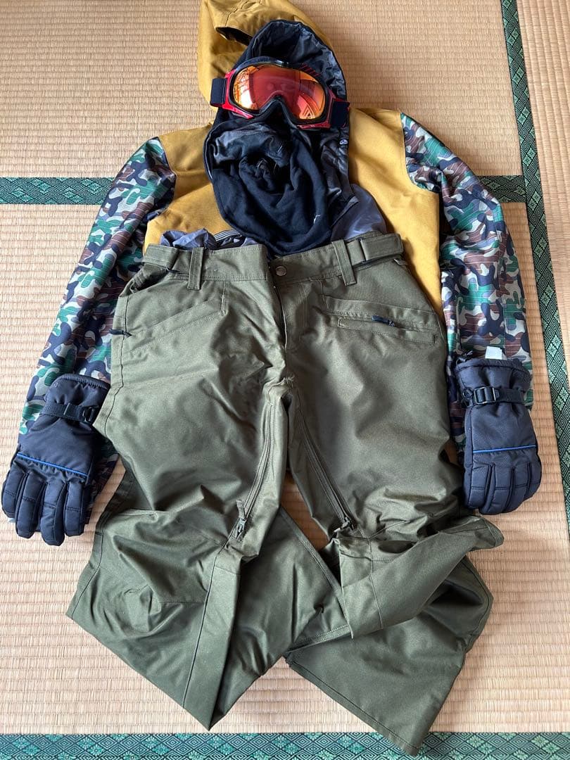 スノーボードウェア5点セット（ジャケット＆パンツ）