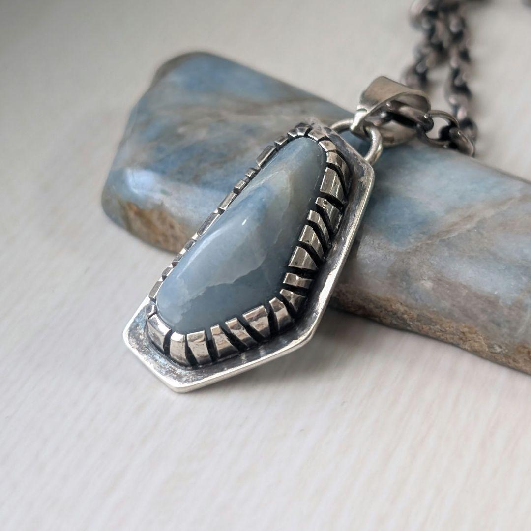 ハンドメイドの入りコン沢翡翠　トップ ペンダントトップ