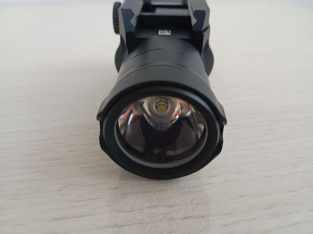 実物 Surefire XH30 1000ルーメン LEDライト