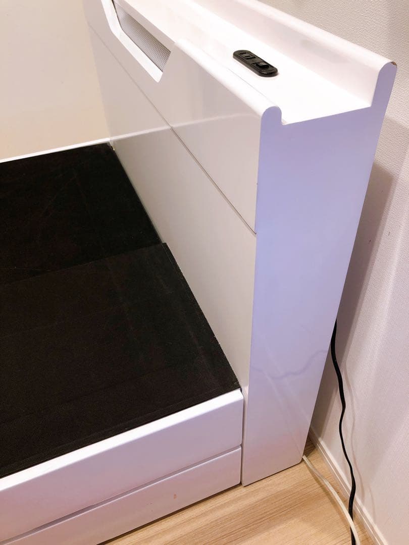 ホワイトベッド 引出5箇所LEDライト付き　店じまいセールで半額11万円で購入