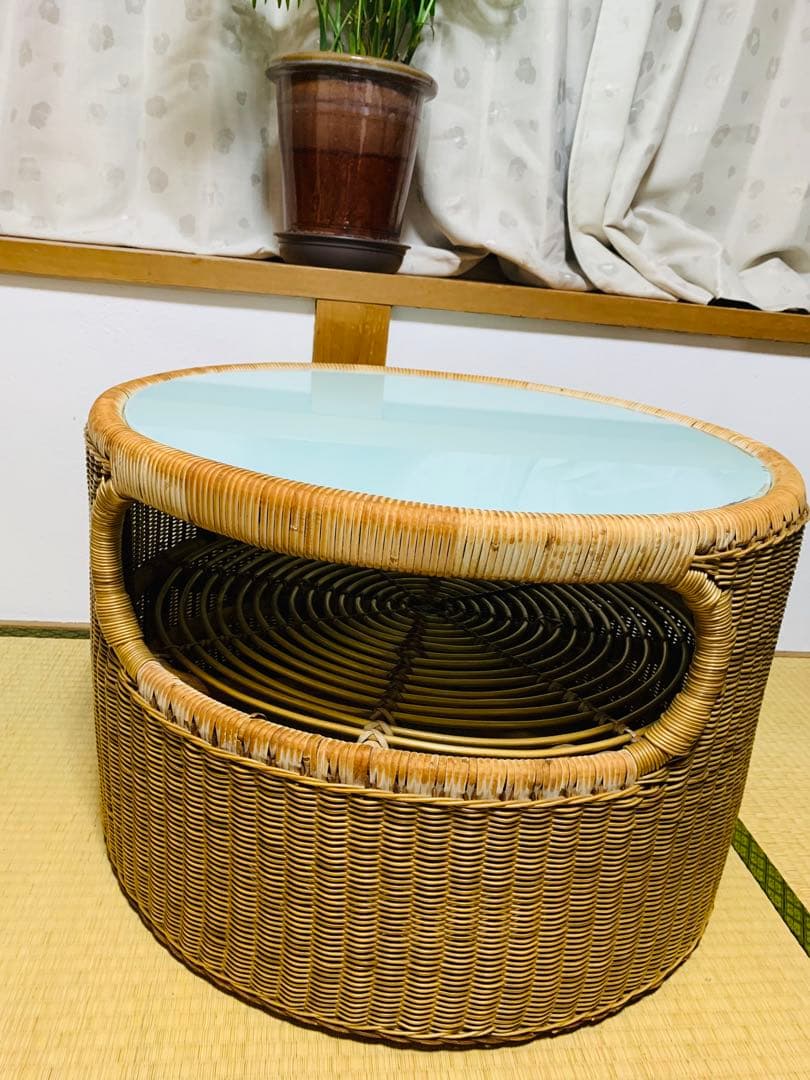 レトロ モダン なデザイン ラタンテーブル