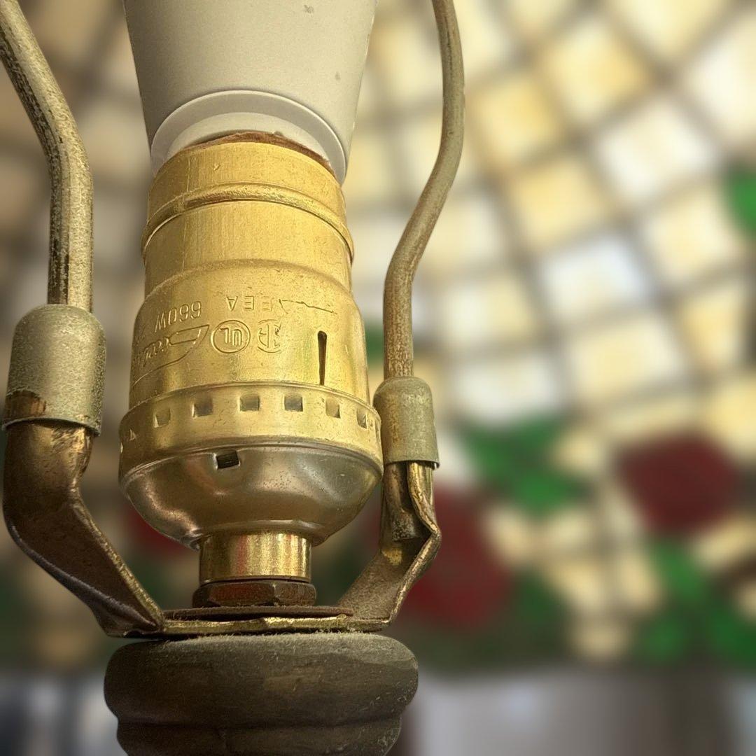 超大型　ビンテージステンドグラス花柄ランプ　クリームカラー　高さ５７センチ程。