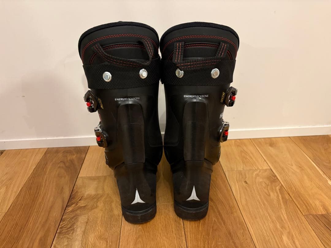 【送料込】ATOMIC スキー板とATOMIC ブーツのセット。