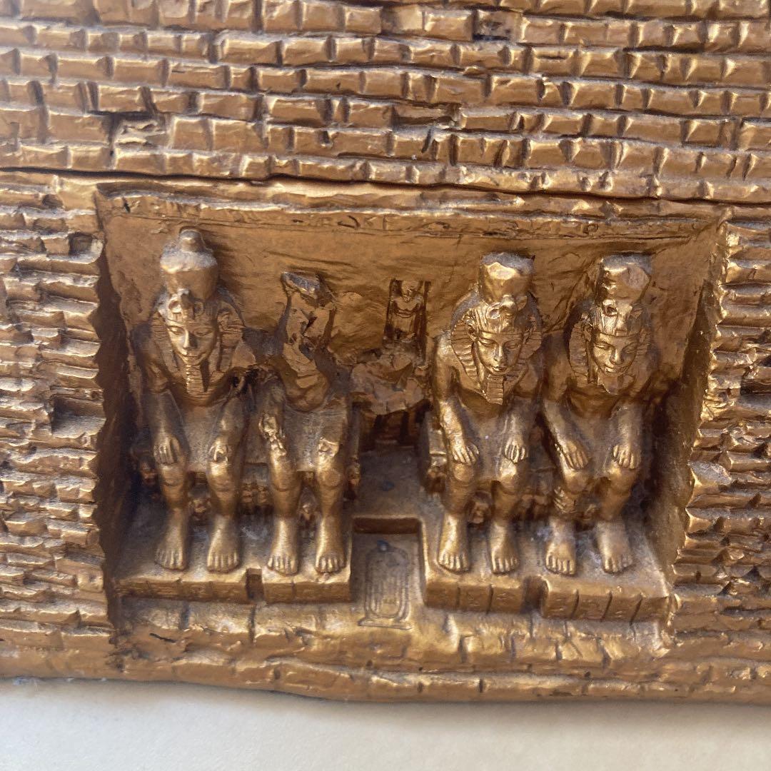 ピラミッド型置物（小物入れ）重量1・3キログラム