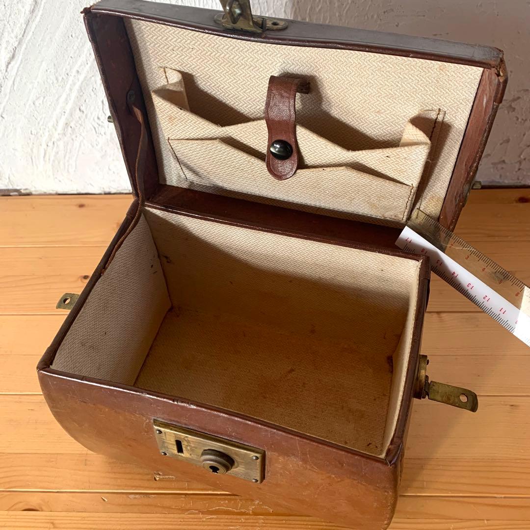 木芯革張り　小型トランク型　手提げ金庫　手提げ鞄　箱型　業務かばん　古道具