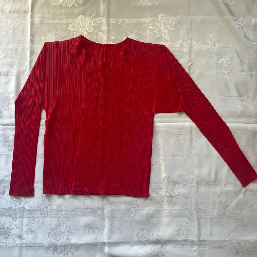 レッド プリーツデザイン 長袖トップス