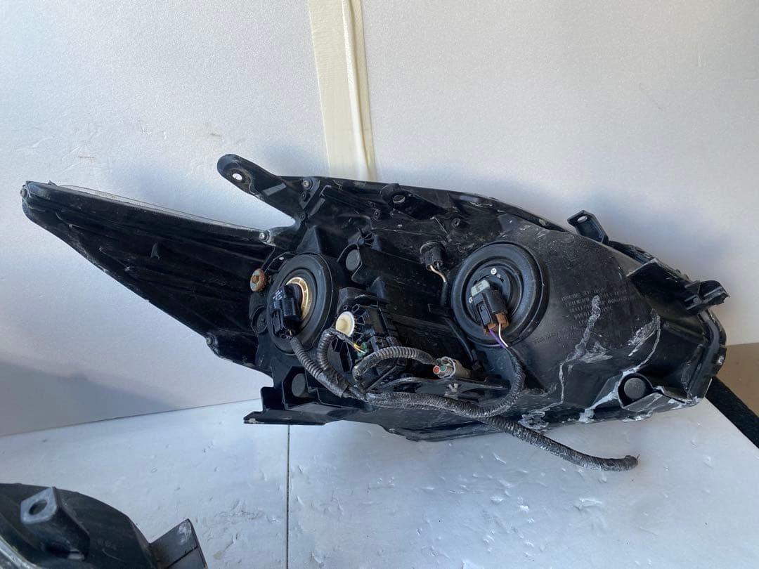 トヨタ プリウス 30系（ZVW30） 純正ヘッドライト 左右セット（ハロゲン）