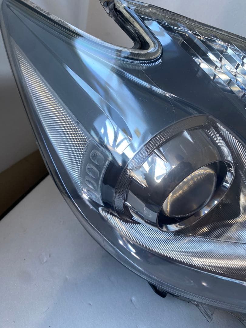 トヨタ プリウス 30系（ZVW30） 純正ヘッドライト 左右セット（ハロゲン）