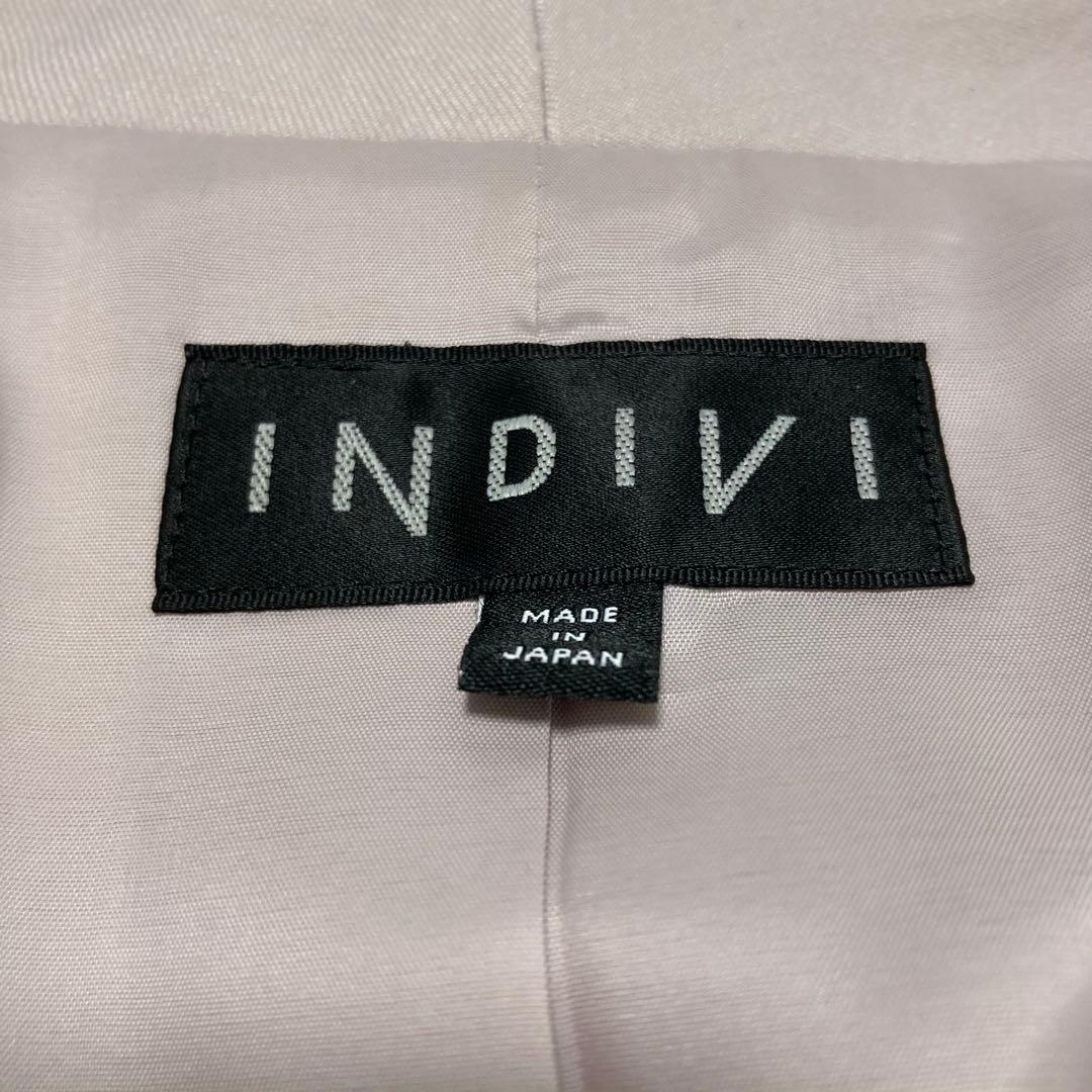 美品　インディヴィINDIVI ノーカラーパンツスーツ　ベージュ系　サイズ36