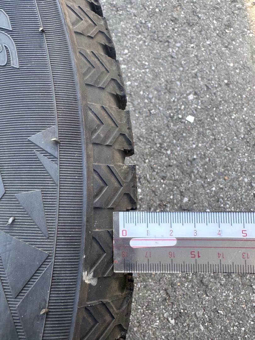 TOYOタイヤ　スタッドレス　ホイール付き4本セット　シュナイダー