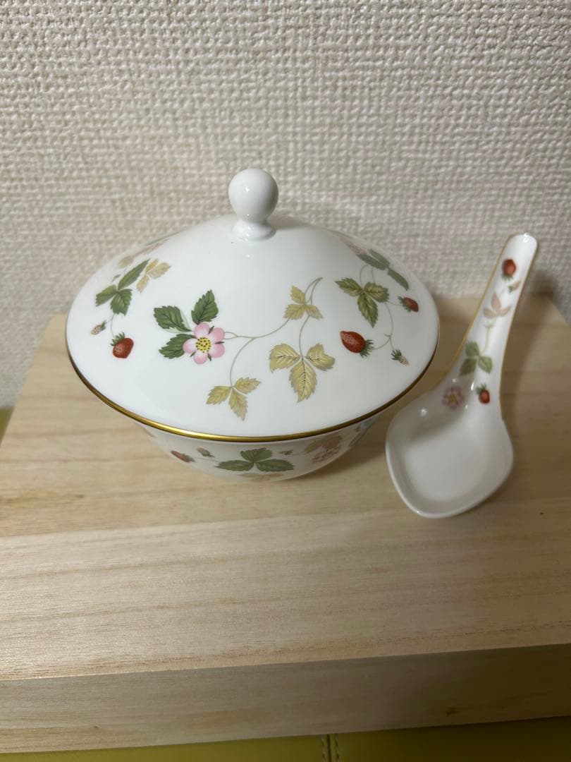 ウエッジウッドワイルドストロベリースープカップ蓋&レンゲ付