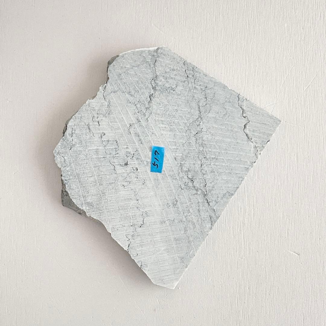 517コズミックグレー（大理石端材プレート）