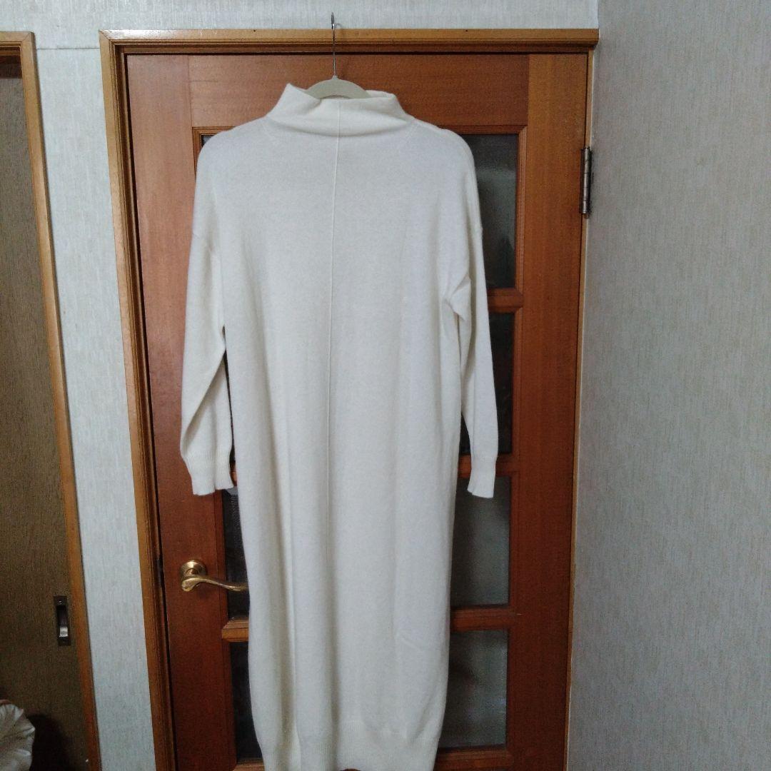 ホワイトタートルネックニットワンピース　カシミヤ100%