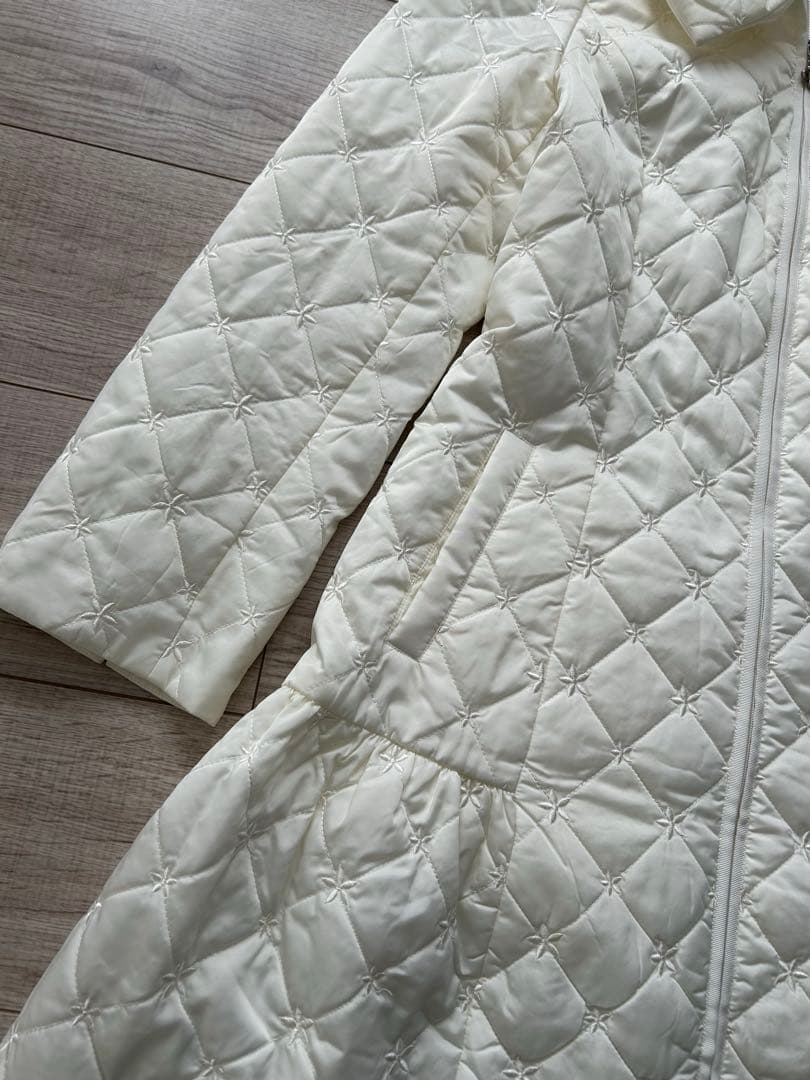 エムズグレイシー キルティングコート ペプラム ダブルジップ 白 38 花刺繍