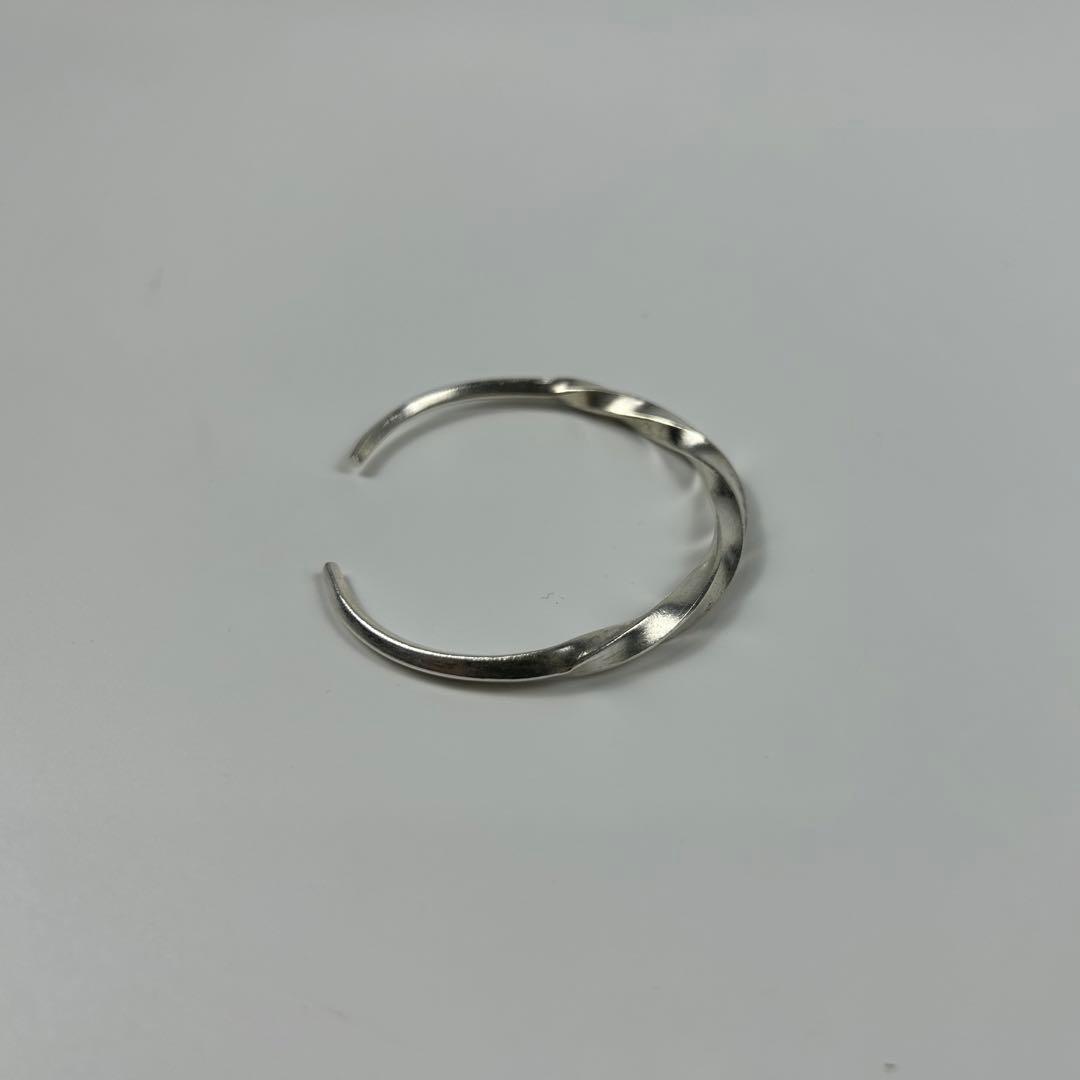 カレンシルバーバングル ツイスト Karen Silver Bangle