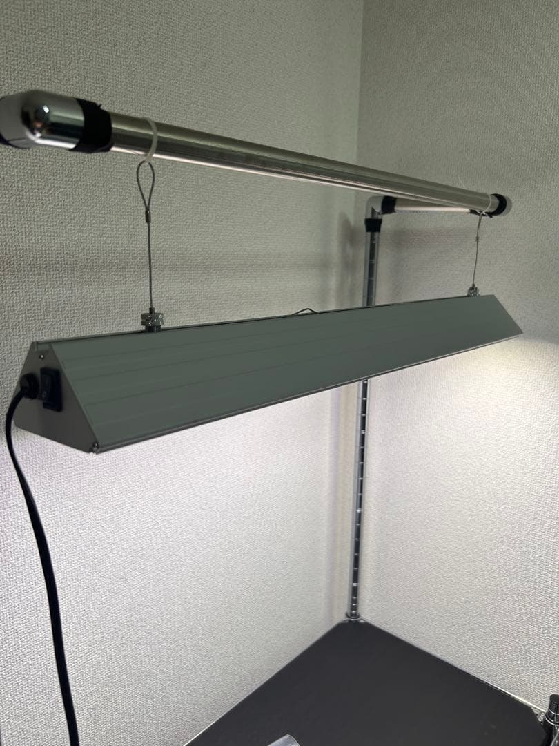 Aqullo LEDトライアングル グロウライト 60cm RGB