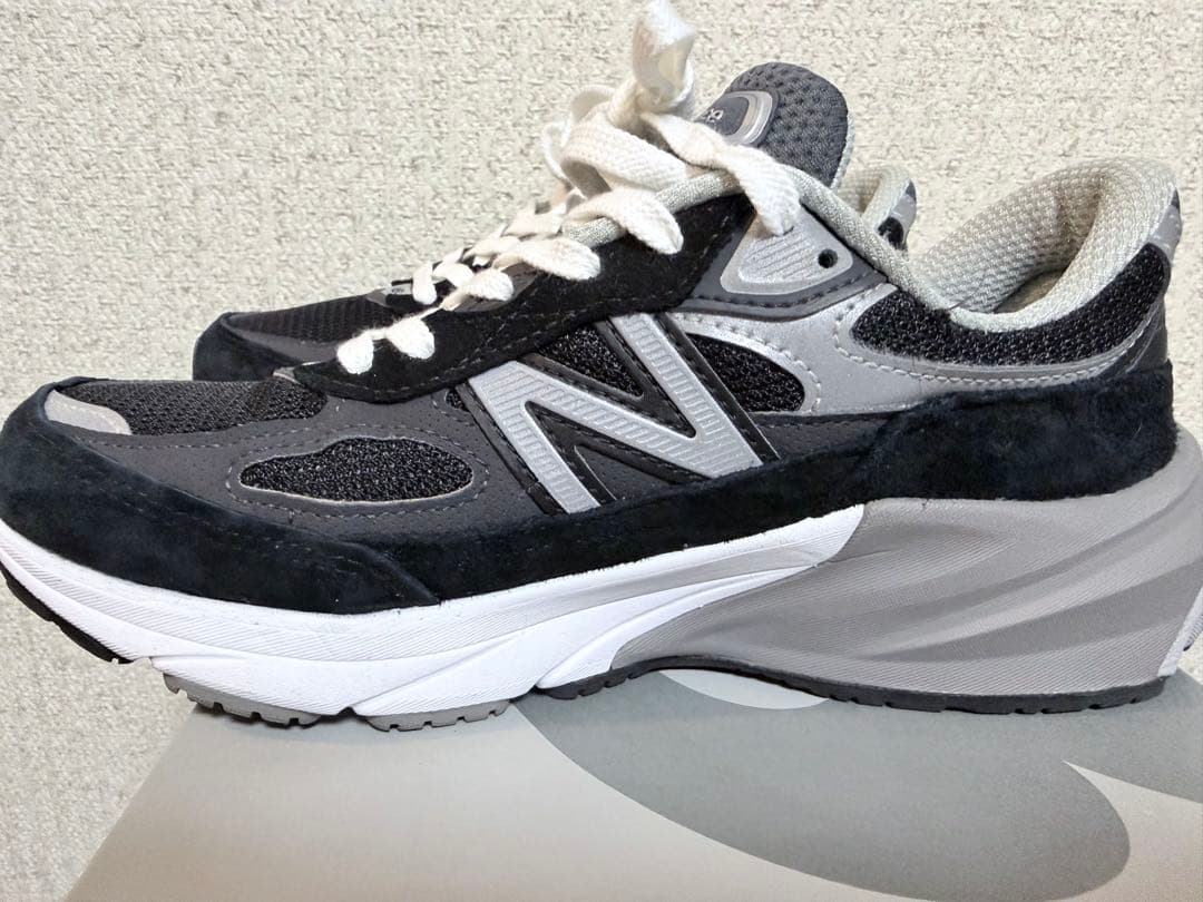 ニューバランス　W990BK6 黒✖️白　24.5cm
