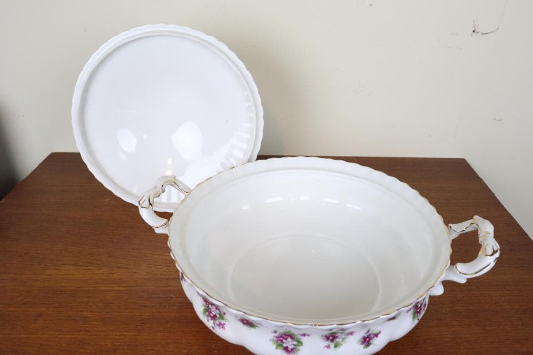 お値下げ　ロイヤルアルバート　スウィートバイオレット　チュリーン　蓋付ボウル