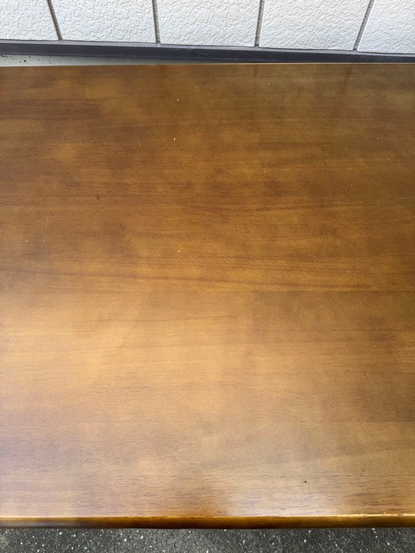 マレーシア製　ダイニングテーブル