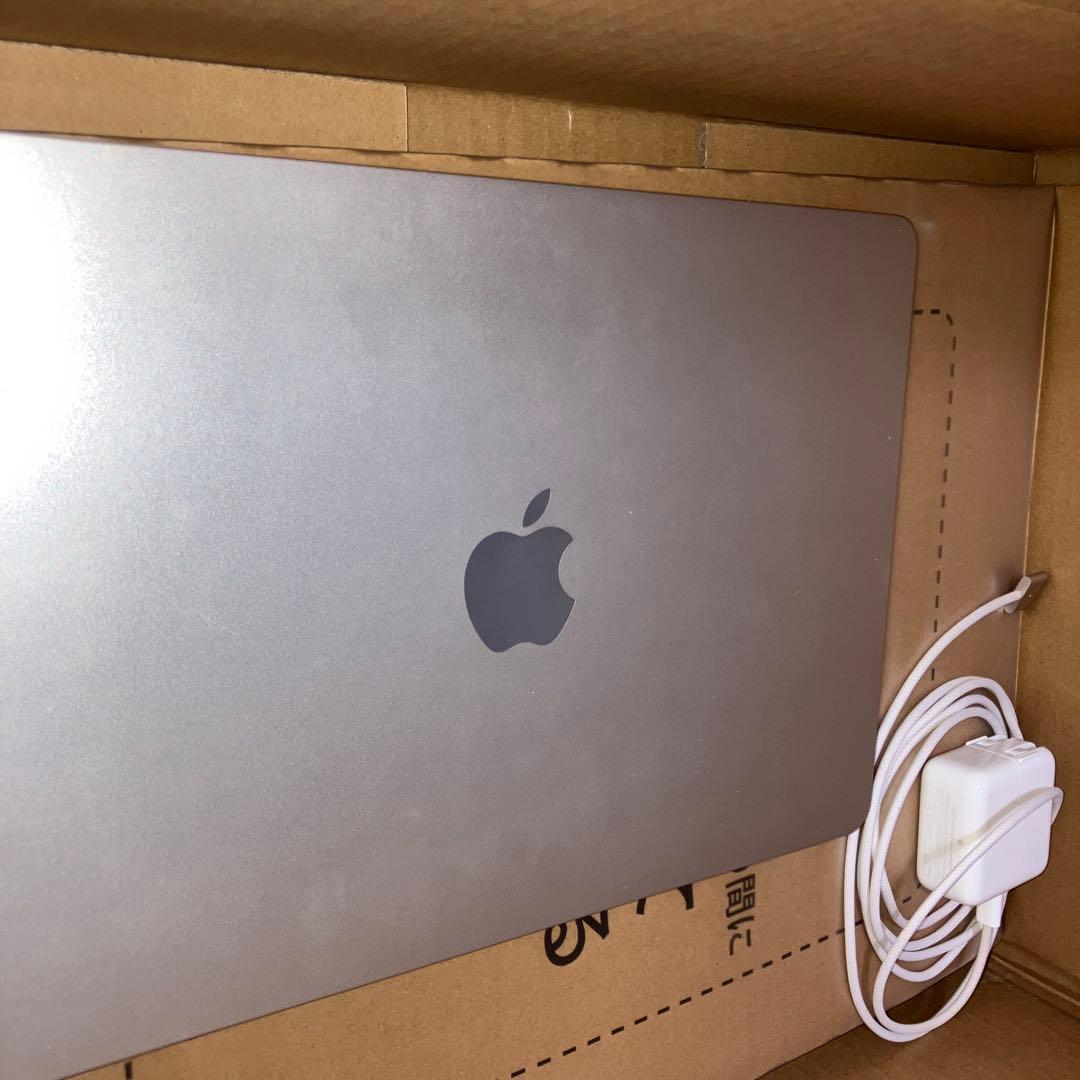 び*K様 MacBook Air 本体と充電器のみ