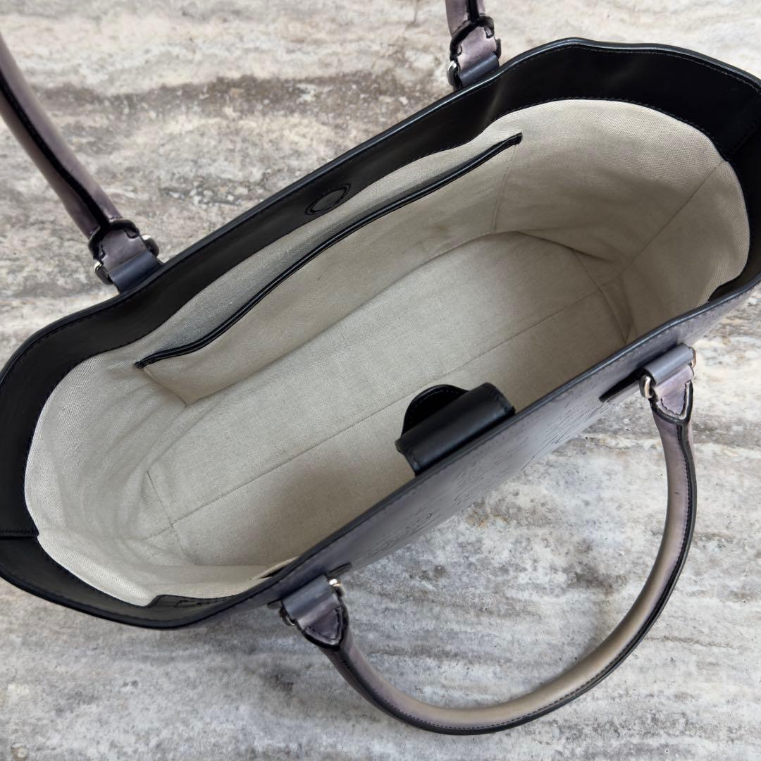 定価49.9万円 ベルルッティ トゥジュールミニ スクリットレザートートバッグ