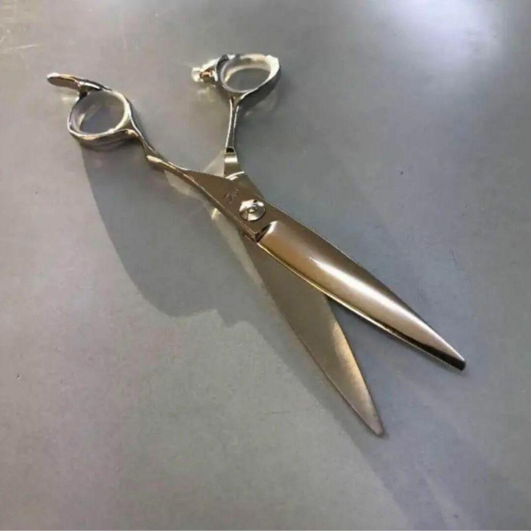 6インチシザー 新品未使用　安定感あるとても扱いやすいハンドル　最高のグリップ！