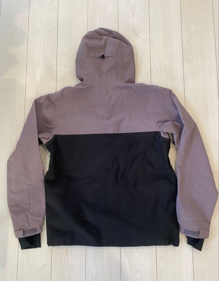 【12月特別値引き】レア　NOMADIK 777 スノーボードウェア