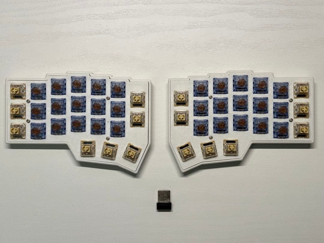 corne v4 ワイヤレス 左右分割キーボード