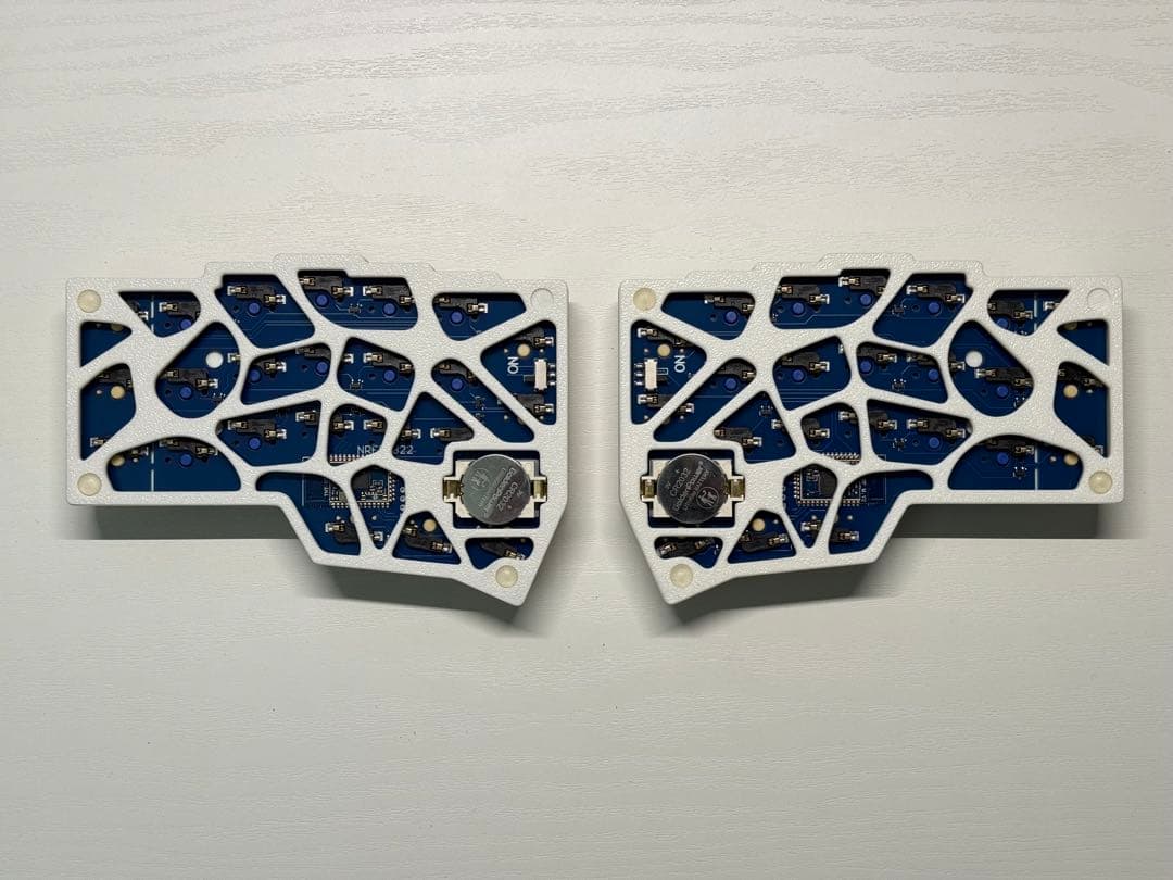 corne v4 ワイヤレス 左右分割キーボード