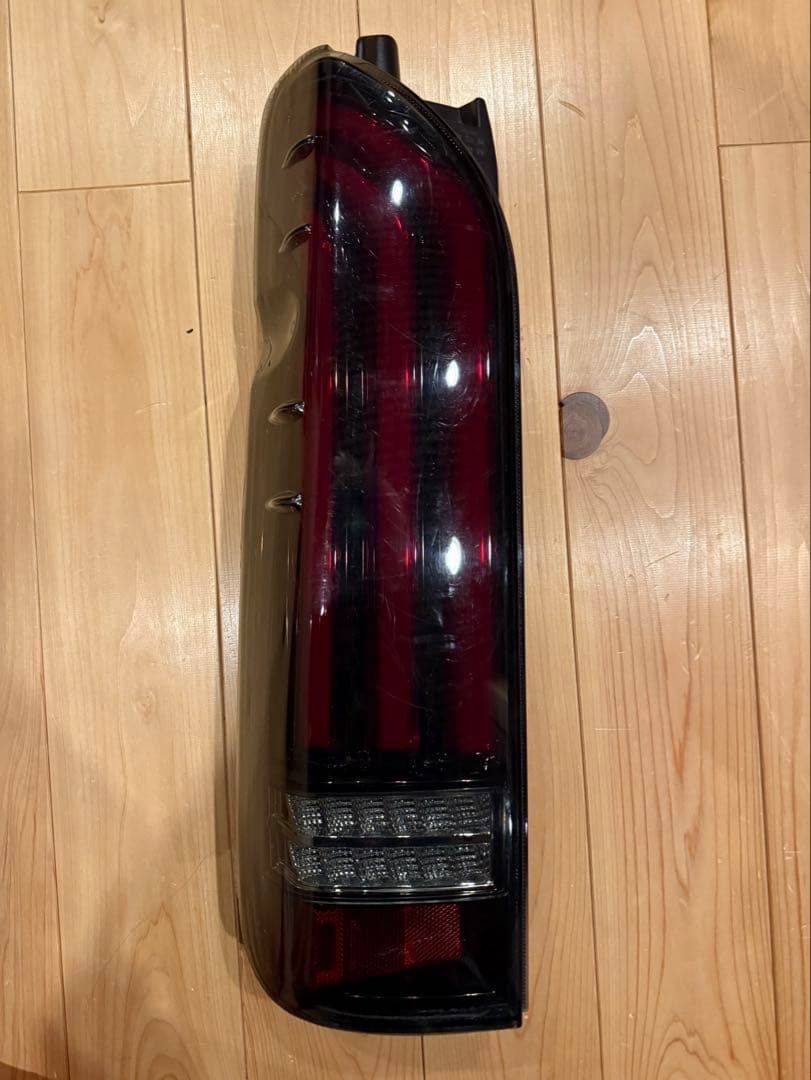 【廃盤】ハイエース200系　Valenti×レガンスコラボ　テールランプ